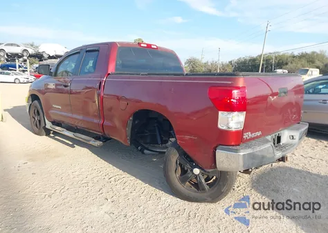 2010 Toyota Tundra Grade V6 z USA, uszkodzony, nr VIN 5TFRU5F17AX022143